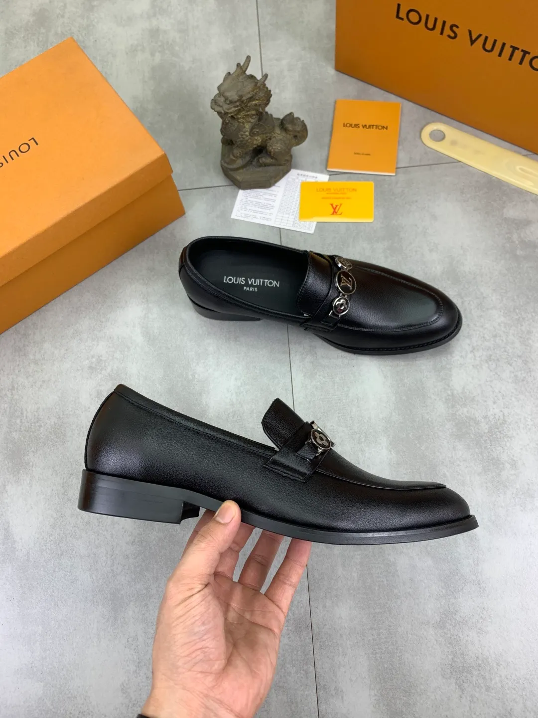 Men's Men's Shoes 💰P420 [New Style] 💰Yangli💎💎💎[Louis Vuitton] LV high-end men's formal business leather shoes, original order 1:1! Original imported calfskin, original metal buckle, imported sheepskin lining for feet, original outsole, men's shoe size: 39-45 (38.46 customized) black optional